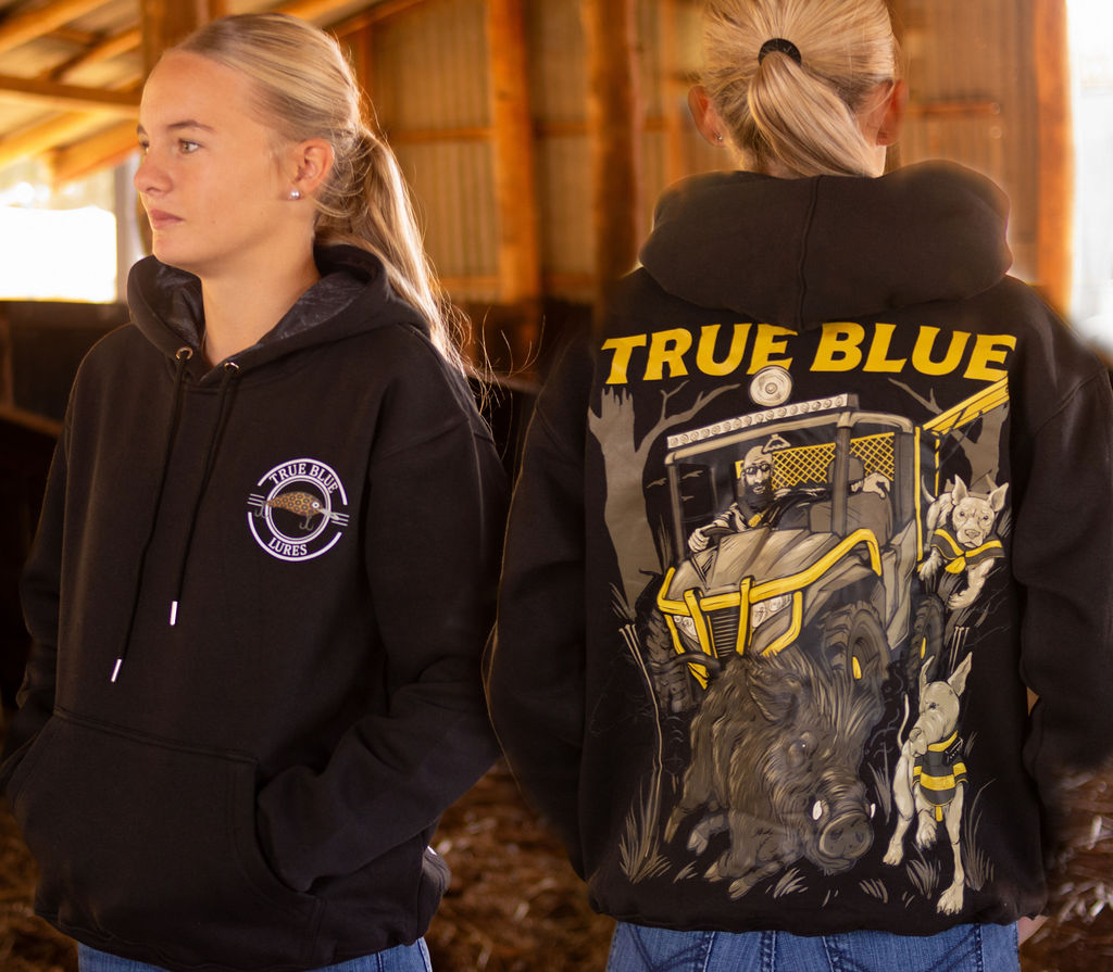TRUE BLUE LURES HOODIES - BLACK/YELLOW PIG CHASING