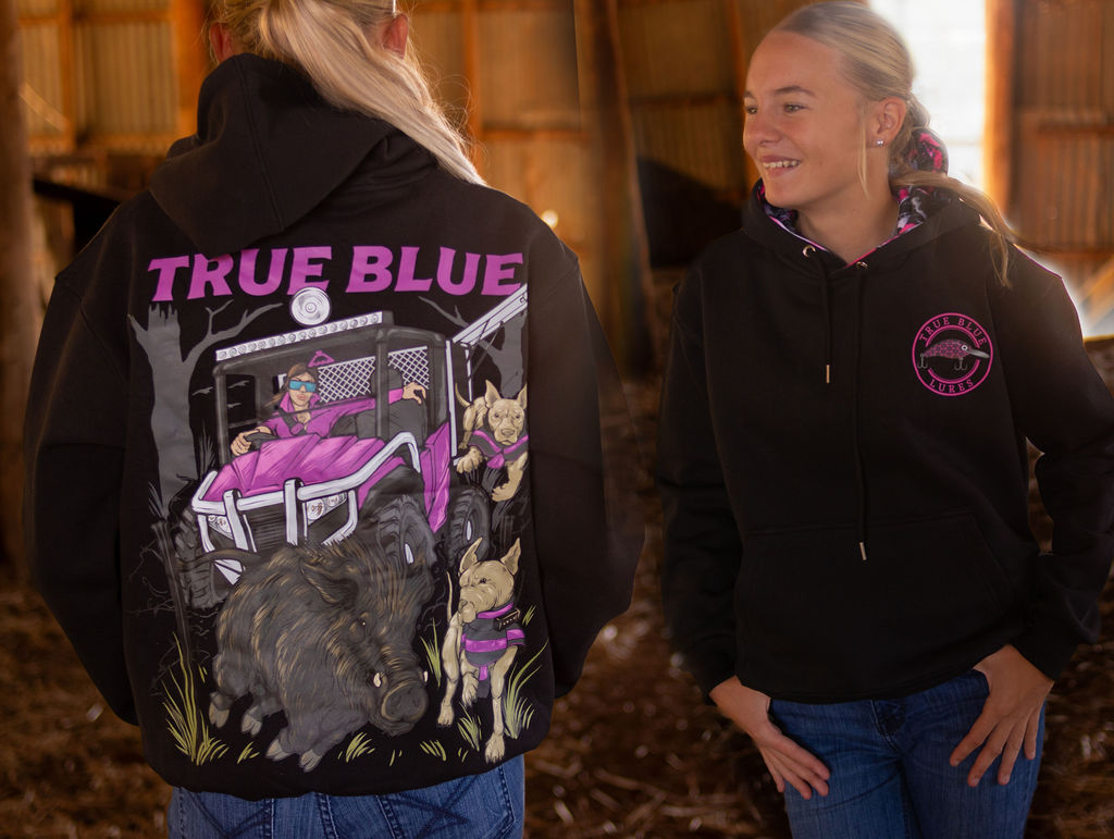 TRUE BLUE LURES HOODIES - BLACK/PINK PIG CHASING