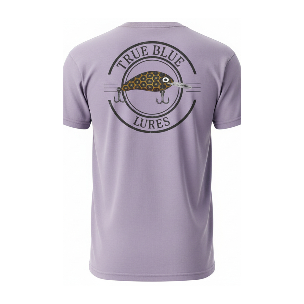 TRUE BLUE LURES BADGE TEE - VIOLET
